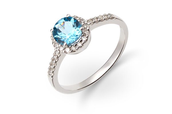 Ring mit Blautopas und Brillanten