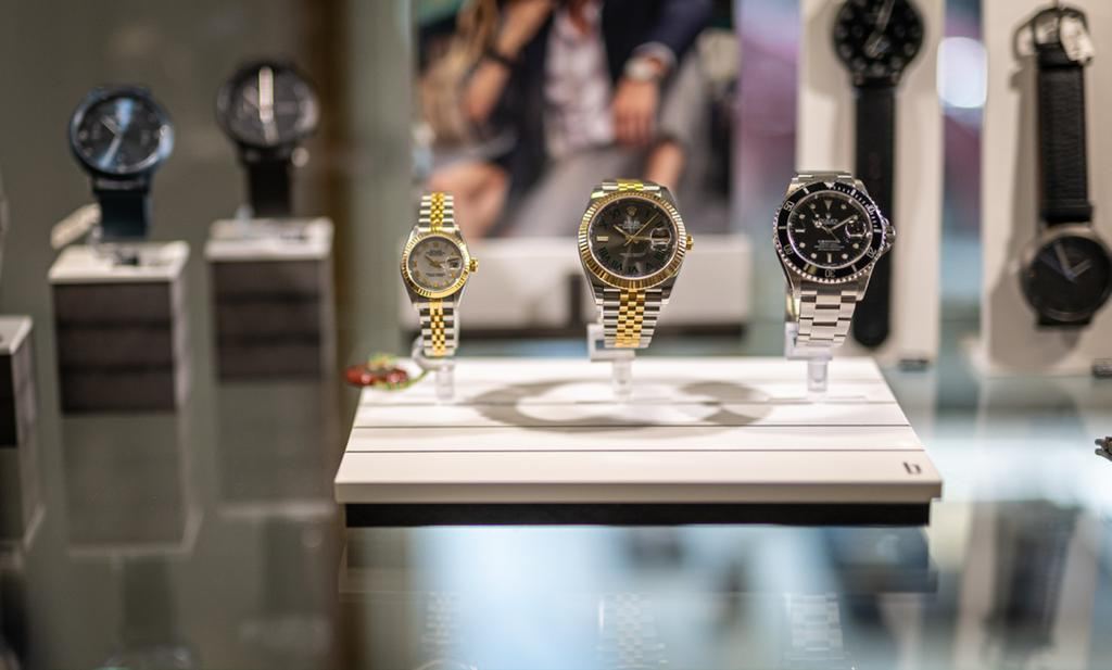 Auswahl hochwertiger Armbanduhren bei Juwelier Feinschliff